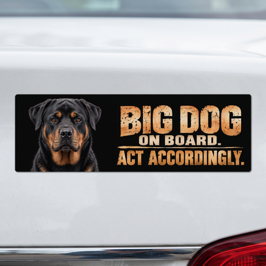 Rottweiler-magneetin lähikuva auton perässä
